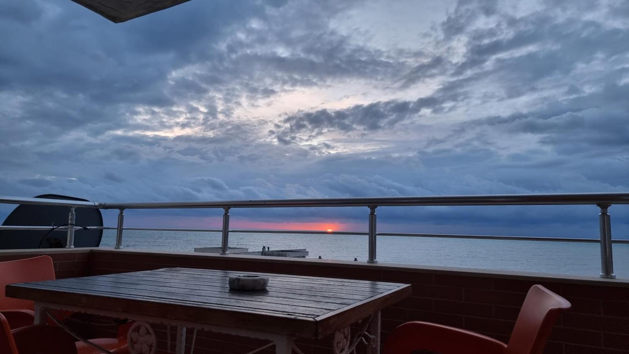 Sunset Seaview Apartment Dıraç Dış mekan fotoğraf